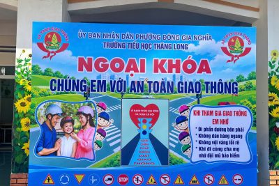HOẠT ĐỘNG NGOẠI KHOÁ: CHÚNG EM VỚI AN TOÀN GIAO THÔNG
